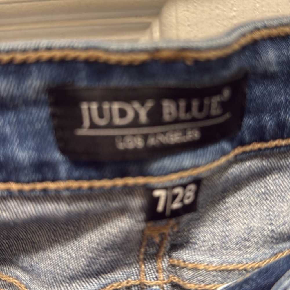 Judy Blue Boyfriend Fit Distressed 7/28. Good as new. - Picture 11 of 11